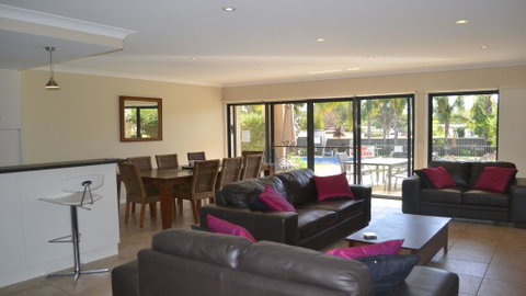 ELSINOR Townhouse 7 Mulwala - Holiday Find 1