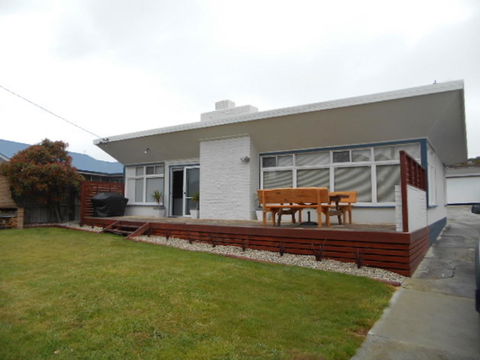 Elusive Penguin - Holiday Find 0