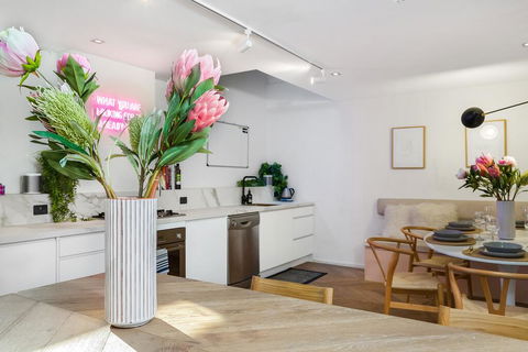 Enjoy Cafe Culture From Chic Warehouse Conversion - Holiday Find 1