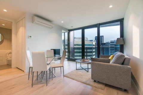 EQ Tower Luxury 1 Bedroom Central Melbourne - Holiday Find 0
