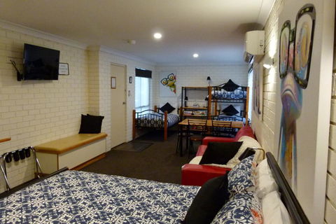 Esk Wivenhoe Motor Inn - Holiday Find 3
