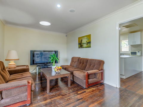Exclusive Handy Holiday House - Holiday Find 0
