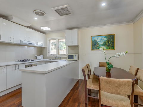Exclusive Handy Holiday House - Holiday Find 3