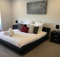 Executive Mansion Spring Racing Melbourne Cup - Holiday Find