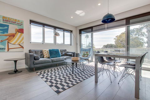 Explore Sydney From A New North Shore Apartment - Holiday Find 0