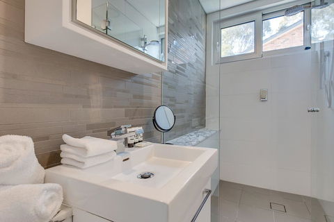 Explore Sydney From A New North Shore Apartment - Holiday Find 2