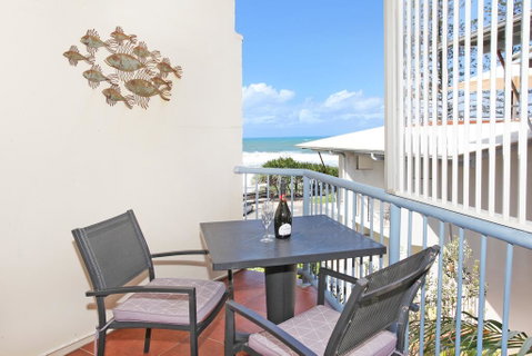 FABULOUS BEACHFRONT POSITION - Holiday Find 1