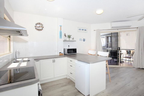 FABULOUS BEACHFRONT POSITION - Holiday Find 3