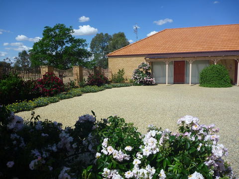 Fairways Bed & Breakfast At Jerilderie - Holiday Find 0