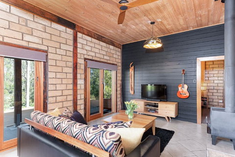 Falls River Luxury Accommodation - Holiday Find 0