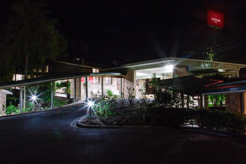 Farnham Court Motel And Restaurant - Holiday Find 1