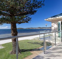 Filoli' 91 Foreshore Drive - huge waterfront home - Holiday Find