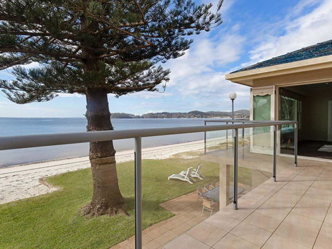 Filoli', 91 Foreshore Drive - Huge Waterfront Home - Holiday Find 2