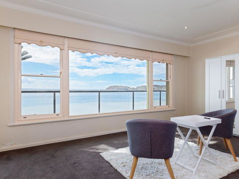 Filoli', 91 Foreshore Drive - Huge Waterfront Home - Holiday Find 1