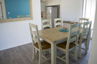 Book Lightning Ridge Accommodation Vacations Holiday Find Holiday Find