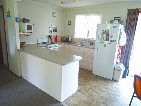 Frangipani Cottage @ Callala Beach - Holiday Find 2