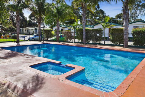 Frankston Holiday Park And Sandhurst Motel - Holiday Find 0
