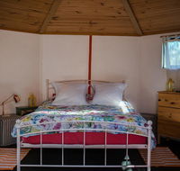 Funky Yurt on Acreage - Holiday Find