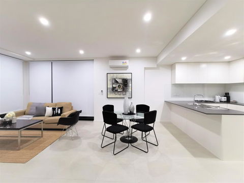 G02 Courtyard Apartment - Holiday Find 2