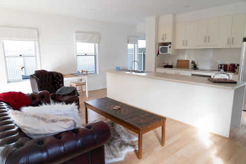 Gawler Townhouse 1 Bedroom - Holiday Find 0