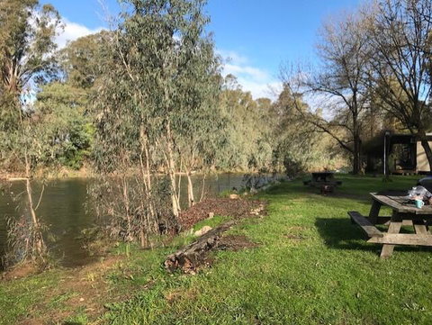 Gentle Annie Caravan Park - Holiday Find 3