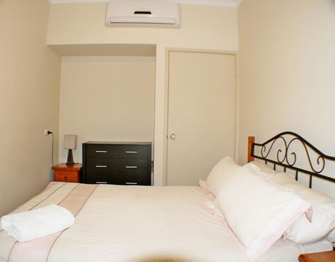 Geraldton Luxury Retreat 2 - Holiday Find 3