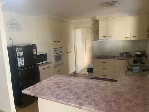 Gin Gin Budget Accommodation - Holiday Find 3