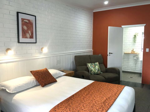 Gin Gin Village Motor Inn Motel - Holiday Find 1