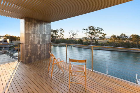 Gippsland Lakehouse A - Canal Frontage - Holiday Find 2