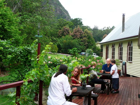 Glass House Mountains Ecolodge - Holiday Find 3