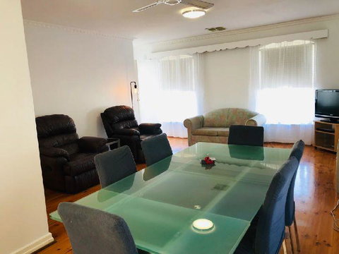 Glenelg Holiday Apartments-Colonial Square - Holiday Find 2