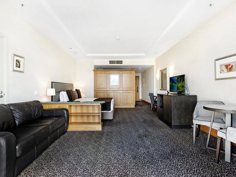 Gold Tower 2 Bed In Oaks Surfers Paradise - Holiday Find 2