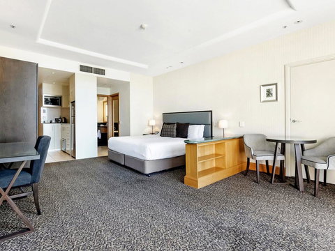 Gold Tower In The Oaks Hotel Surfers Paradise - 1020 - Holiday Find 1