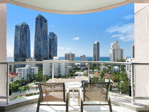 Gold Tower In The Oaks Hotel Surfers Paradise - 1020 - Holiday Find 2