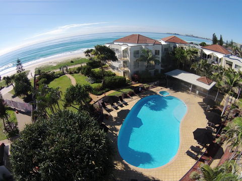 Golden Riviera Absolute Beachfront Resort - Holiday Find 0