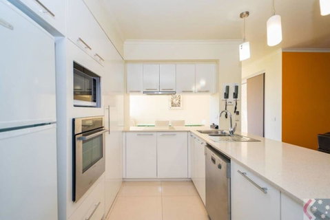 Gorgeous 4 Bed Beachside Apartment - Diamond Beach Resort - Holiday Find 1