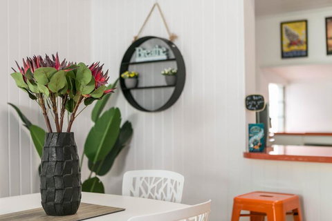 Gorgeous Cottage Close To The City - Holiday Find 1