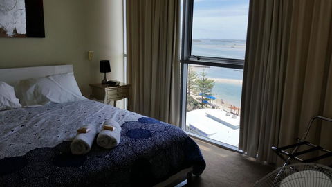 Grand Hotel Ocean View Apartment Labrador - Holiday Find 2