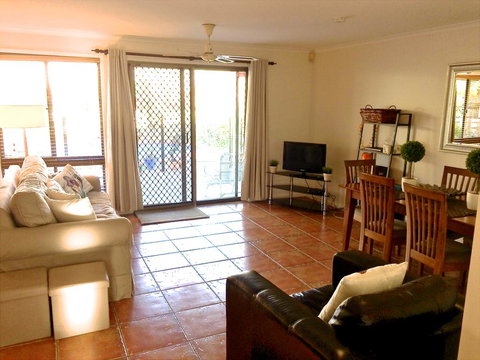 Great For Families.Pool & Kitchen - Holiday Find 3