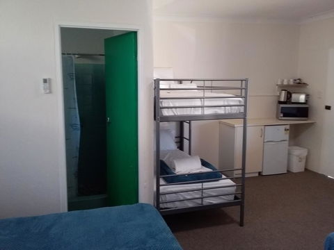 Green Door Motel - Holiday Find 1