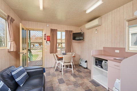 Gundagai Cabins & Tourist Park - Holiday Find 2