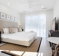 Hamptons 1 Broadbeach Apartment - 1 Bedroom - New Luxurious - Holiday Find