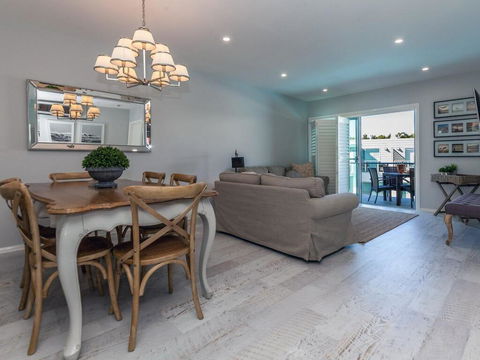 Hamptons Retreat @ Unit 259A Pacific Blue - Holiday Find 0