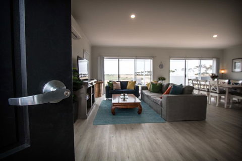 Happy Hours - Holiday Find 2