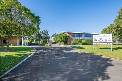 Hawkesbury Race Club Motel - Holiday Find 0