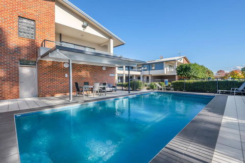 Hawkesbury Race Club Motel - Holiday Find 2