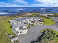 HEARN'S BEACHSIDE VILLA 7