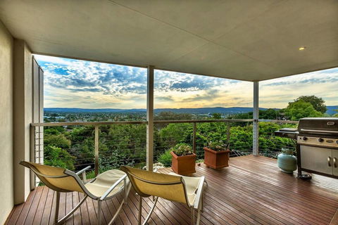 Highview - Holiday Find 1
