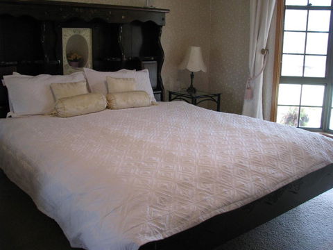 Hill Top Country Guest House - Holiday Find 0
