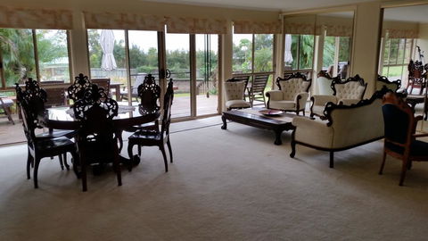 Hilltop Hideaway - Holiday Find 0